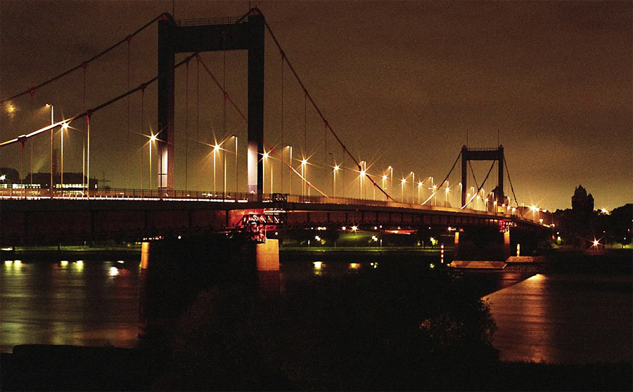 Brücke ans andere Ufer