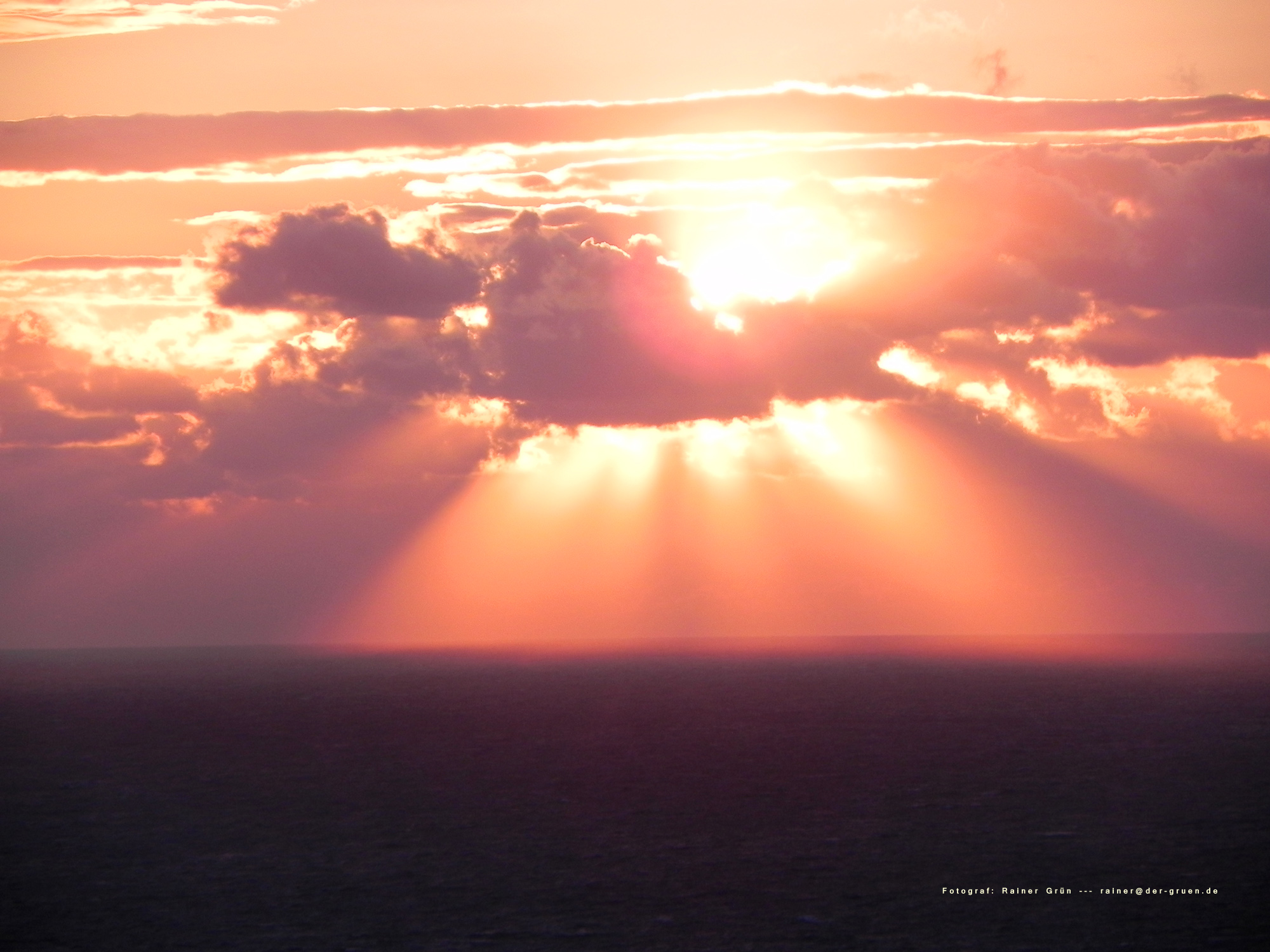 Sonnenlicht über dem Meer